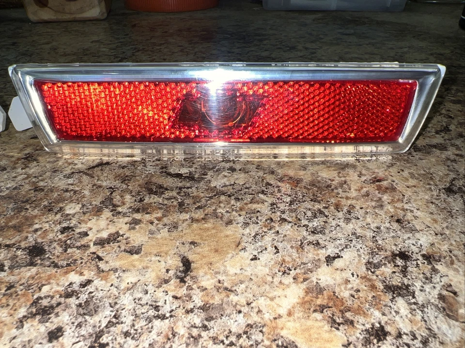 08 - 12  CHEVROLET   MALIBU  ORIGINAL  LEFT /RIGHT REAR  MARKER LIGHTS - Image 2 of 4
