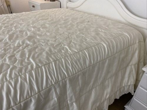 Vintage Cream Satin Floral Quilted Comforter Bedspread Lace Trim 260cm x 245cm - Bild 5 von 24