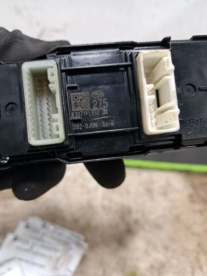 Interruptor de ventana de puerta delantera del lado del conductor Lh 2021 Crosstrek Sku#4268593 Foto 3 de 4