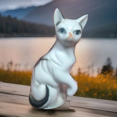 Vtg Miniature Hand Painted  Porcelain Art Cat Figurine Kitty American Shorthair 