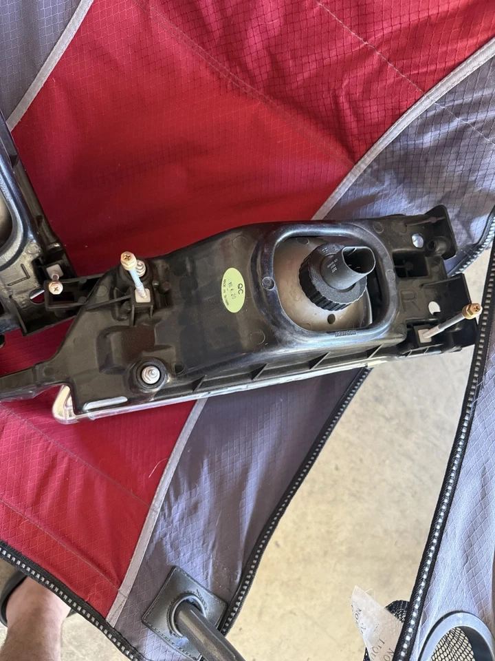 Правая и левая фара в сборе для Nissan Maxima 1997–1999 годов - Изображение 3 из 4