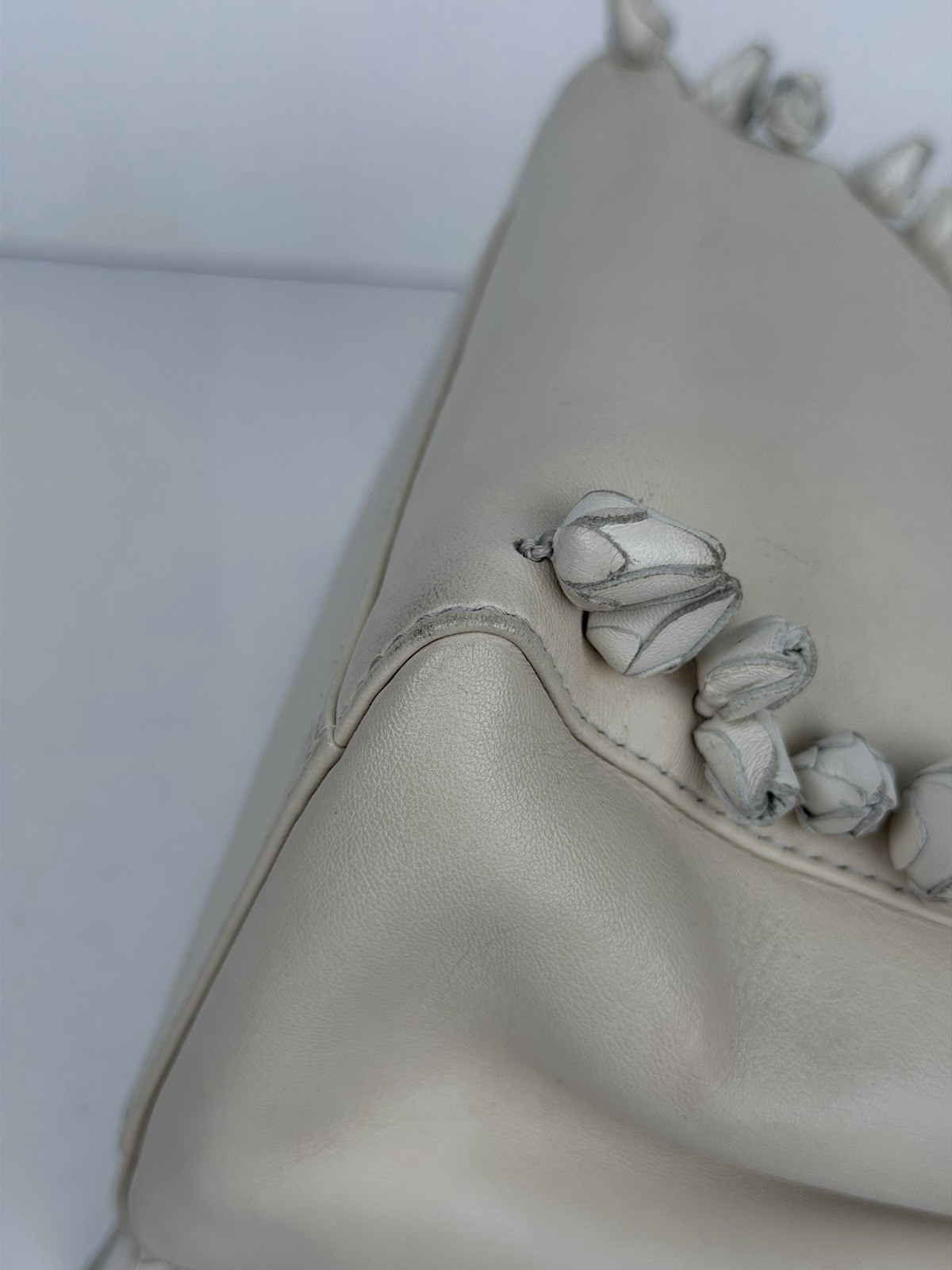 Fendi Nappa Rosebud Mini Peekaboo Iconic Satchel in White Lambskin Leather S09 thumbnail 7