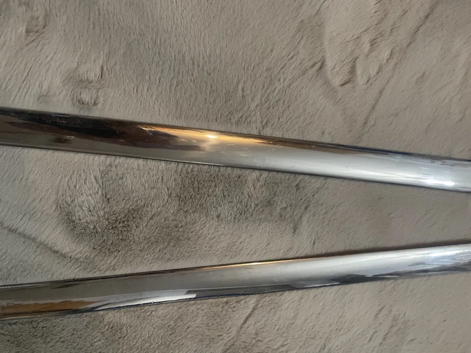 Ford Fairlane 500 1957 sedán de 4 puertas Town Victoria techo moldura lateral R y L Foto 3 de 4