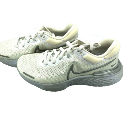 Nike ZoomX Invincible Run Flyknit Womens White Silver Athletic Shoes Size 9