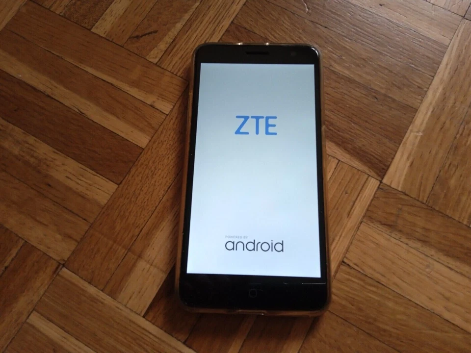Smartphone Zte V7 Argento 16 Gb Funzionante con difetto - Immagine 2 di 4