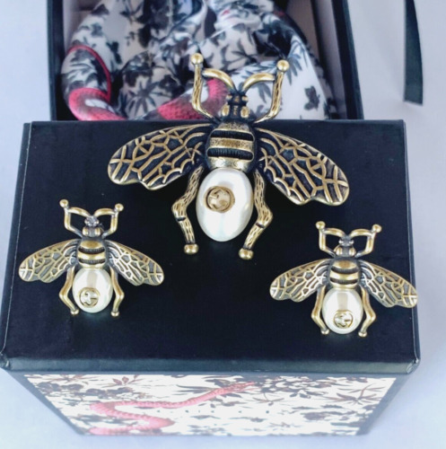 Gucci GG White Pearl and Aged Gold Tone Bee Set Br