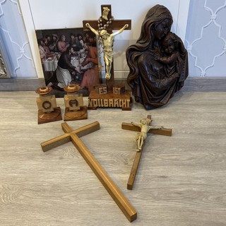 Konvolut Religiöse Gegenstände Holz – Kreuze Madonna Devotionalien Set