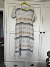 Abito a righe in lino panna leggermente aderente La Bottega di Brunella S 