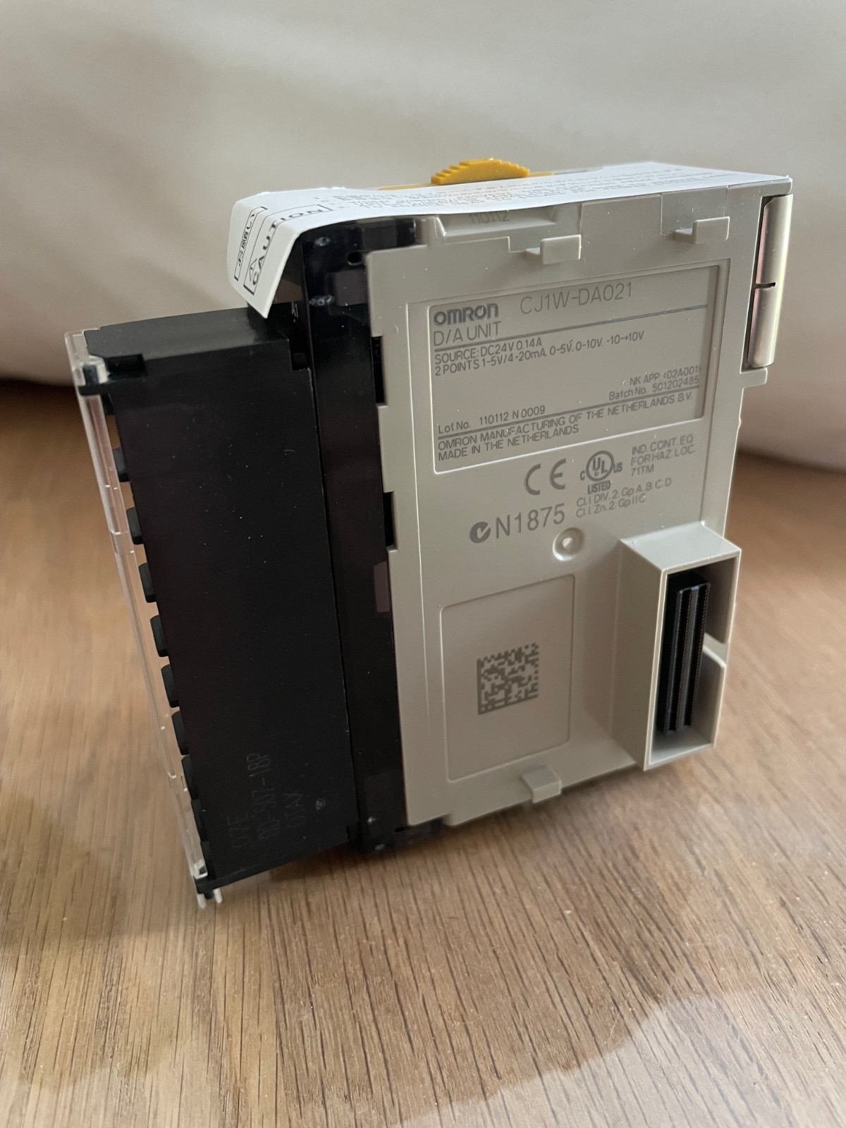 Reguler les variations de tension avec le module OMRON CJ1W-DA021