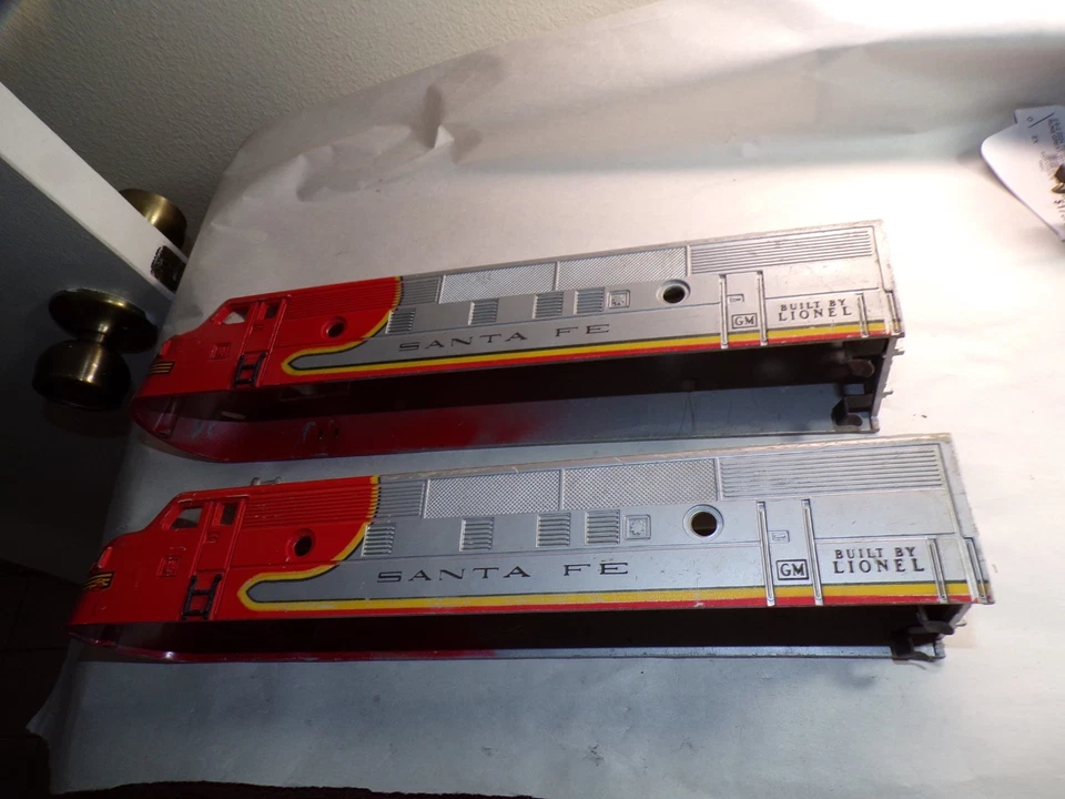 Vintage Original Lionel 2353 Santa Fe F3 AA Body Shells, for resto repaint - Image 3 of 4