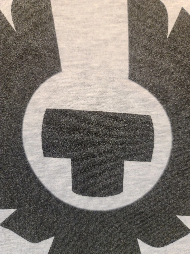 Camiseta BELSTAFF England tamanho M tamanho grande preta estampa de logotipo cinza slim fit designer - Imagem 3 de 4