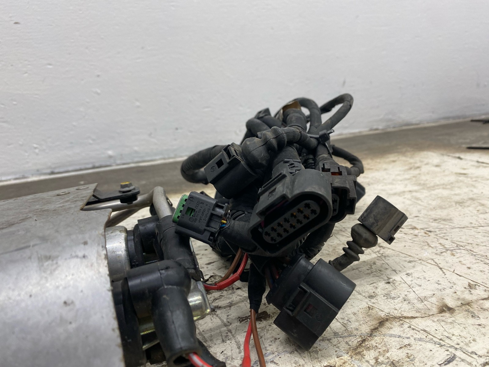 2010-2020 BENTLEY MULSANNE 6.8L RWD GAS TANK FUEL PUMP W/ WIRING HARNESS