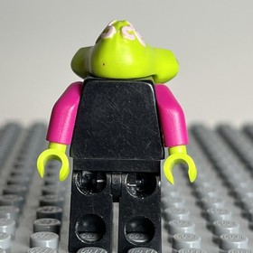 LEGO Alien Pilot Lime Green Magenta Black Minifigure Conquest AC002 7050 7052 1S