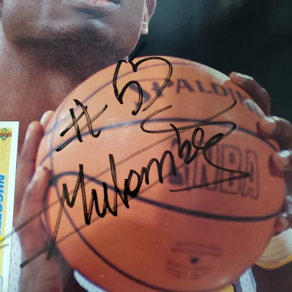 JAN 1992 BECKETT BASKETBALL MONTHLY - DIKEMBE MUTOMBO HOF AUTOGRAPHED - Image 2 of 4