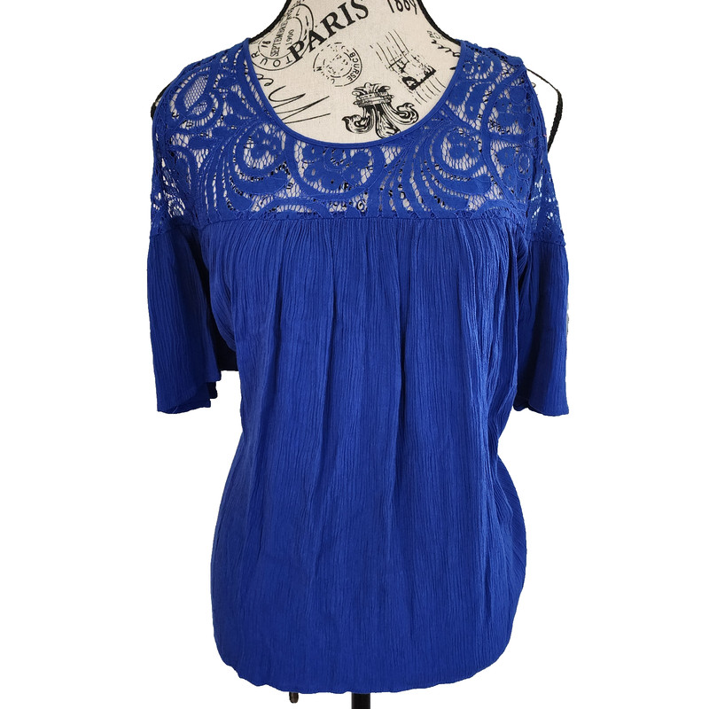A.N.A A NEW APPROACH blue lace floral blouse- size L