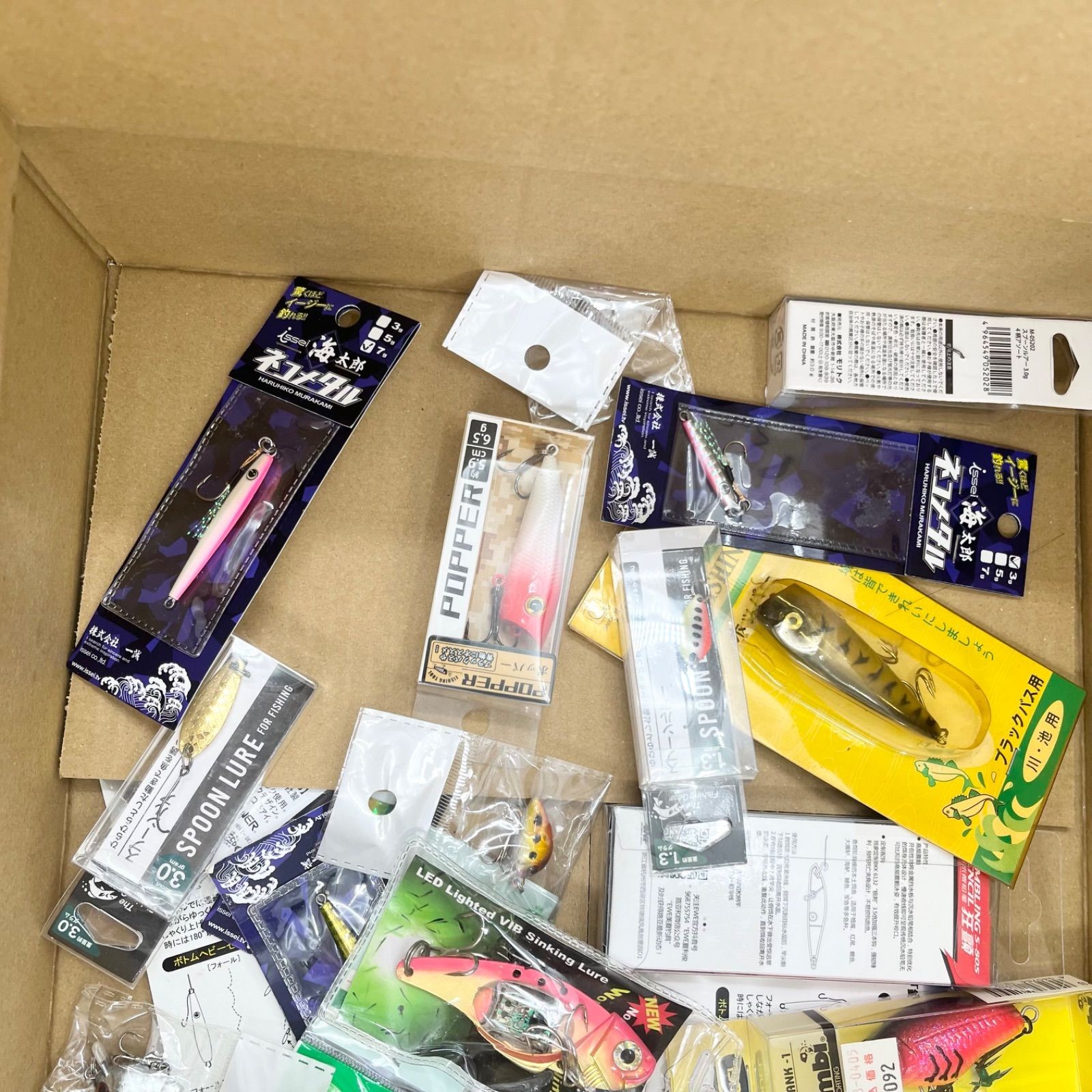 No noticeable scratches or stains Fishing lures, bulk , minnow, metal jig, - Image 11