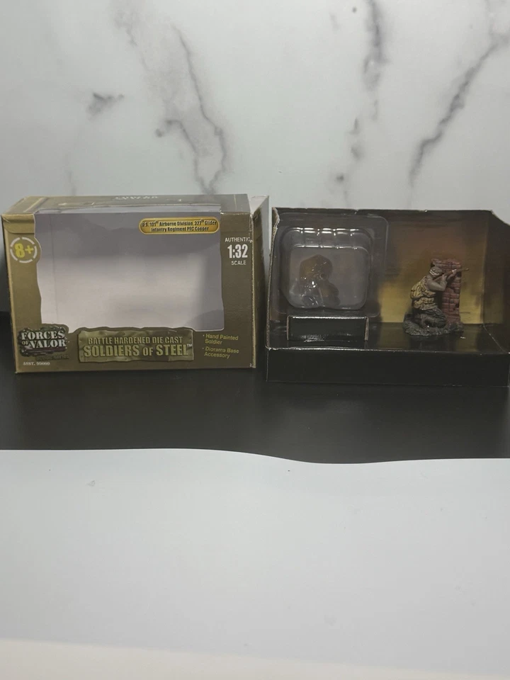 Forces Of Valor Battle Hardened Die cast Soldiers Of Steel U.S 101th Airborne - Image 2 of 3