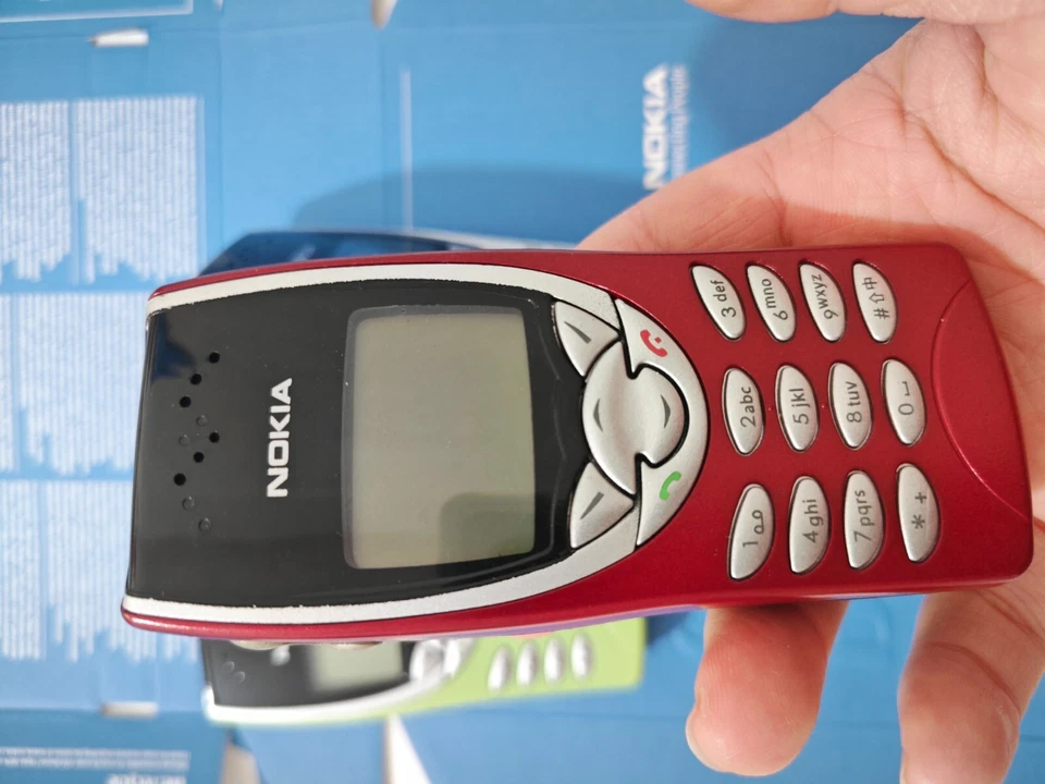 Nokia 8210 (desbloqueado), sem nenhum arranhão, funciona muito bem GSM - Imagem 4 de 4