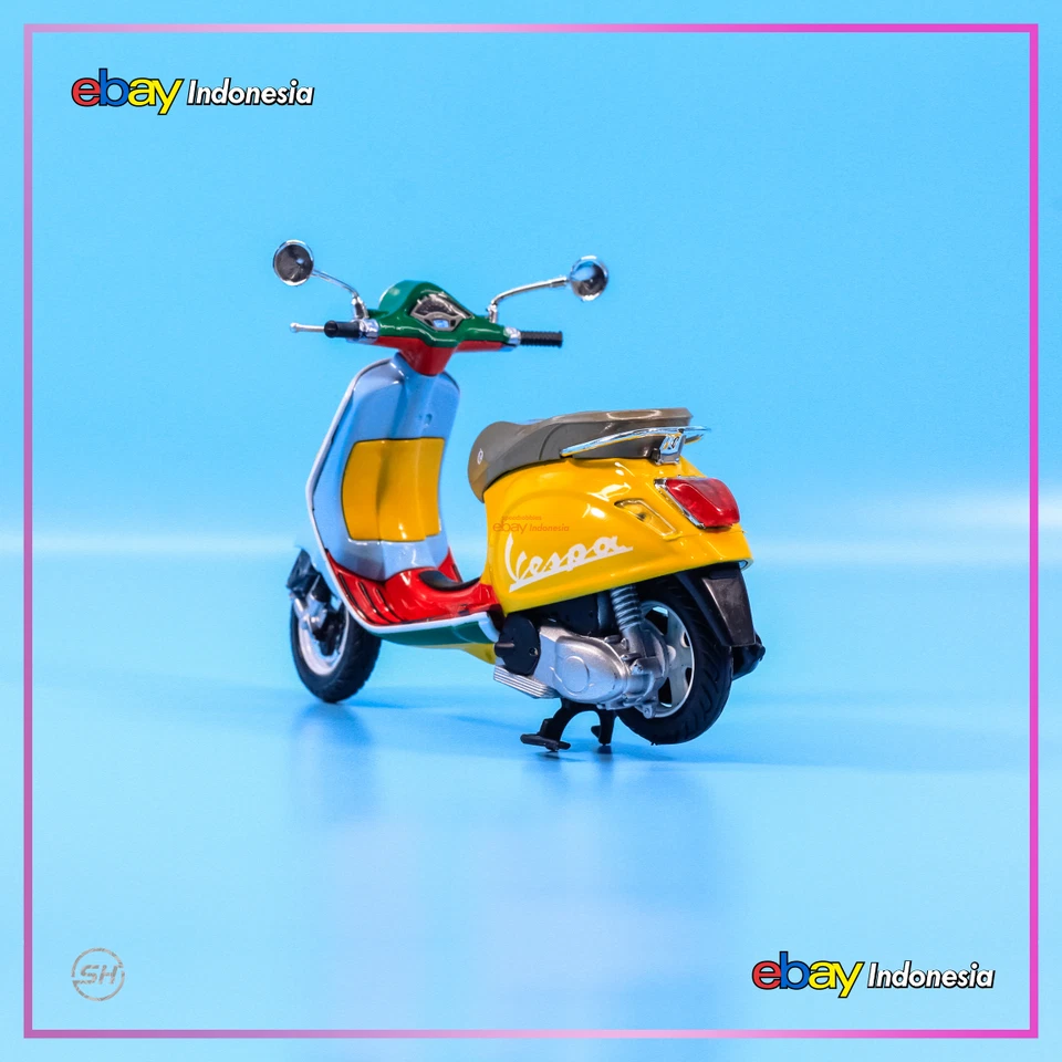NewRay Custom Vespa Primavera 150 Sean Wotherspoon Diecast Motor Bike 1:12 - Image 4 of 4
