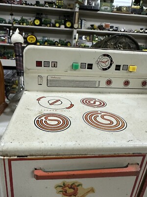 1970S TIN LITHO TOY STOVE & FRIDGE “ WOLVERINE “ - Child's Play