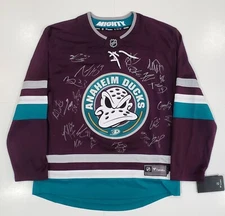 ANAHEIM DUCKS TEAM SIGNED NHL RETRO 3RD HOCKEY JERSEY W/LOA LEO CARLSSON