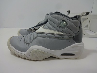 nike shoes lace on the side