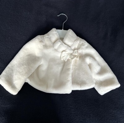 Luxus weiße Kunstfell Baby Mädchen Jacke von Abel & Lula - 6-9 Monate