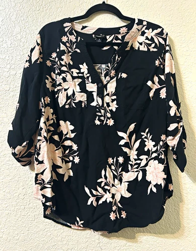 Torrid Harper Plus Size 2 Black Pink Floral V-Neck 3/4 Sleeve Button Blouse video thumbnail