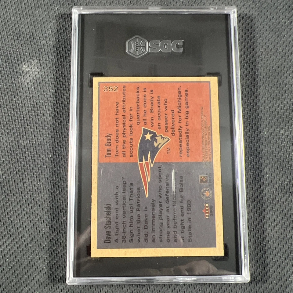 Fleer Tradition 2000 Tom Brady novato #352 SGC 8,5 casi nuevo-como nuevo+ Foto 2 de 2
