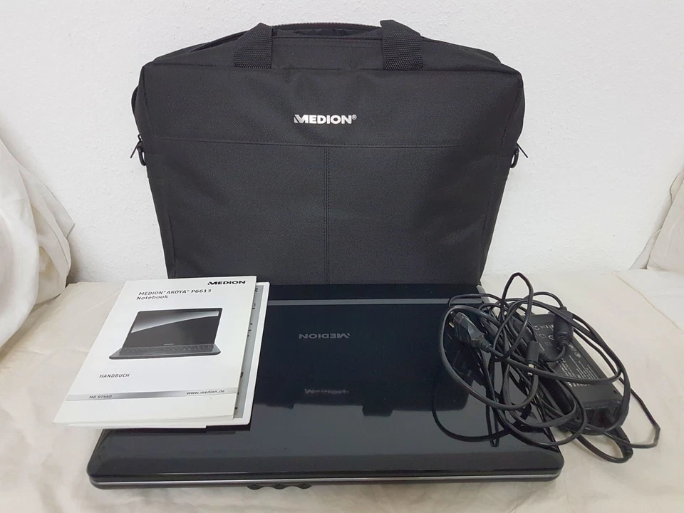 Medion akoya 16 Zoll Notebook INTEL 2 GHZ 64 Bit 4 GB RAM 300 GB HDD DVD Win 10 - Bild 2 von 4