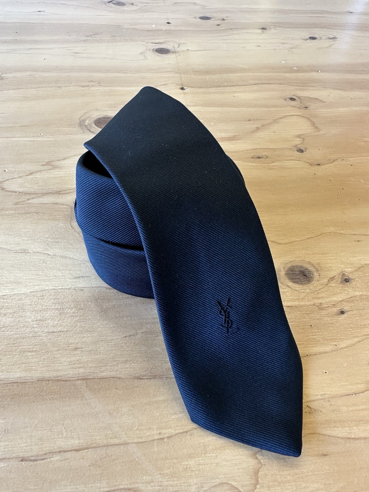 Cravatta abito cravatta nera Yves Saint Laurent abbigliamento formale business designer 57"