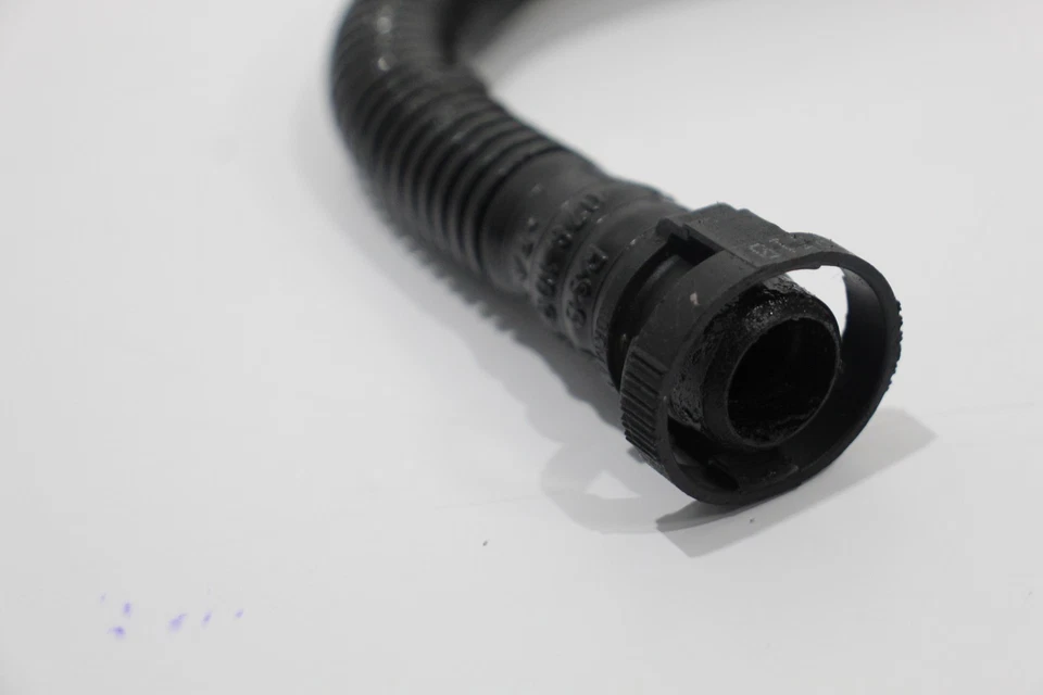 VW Passat 3B B5 2.8 V6 Cylinder Head Vent Pipe Hose 078103223B - Image 4 of 4