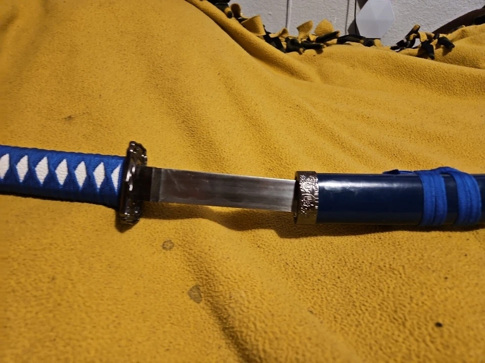 Arte de pared decorativo de acero inoxidable espada samurai azul Foto 2 de 4