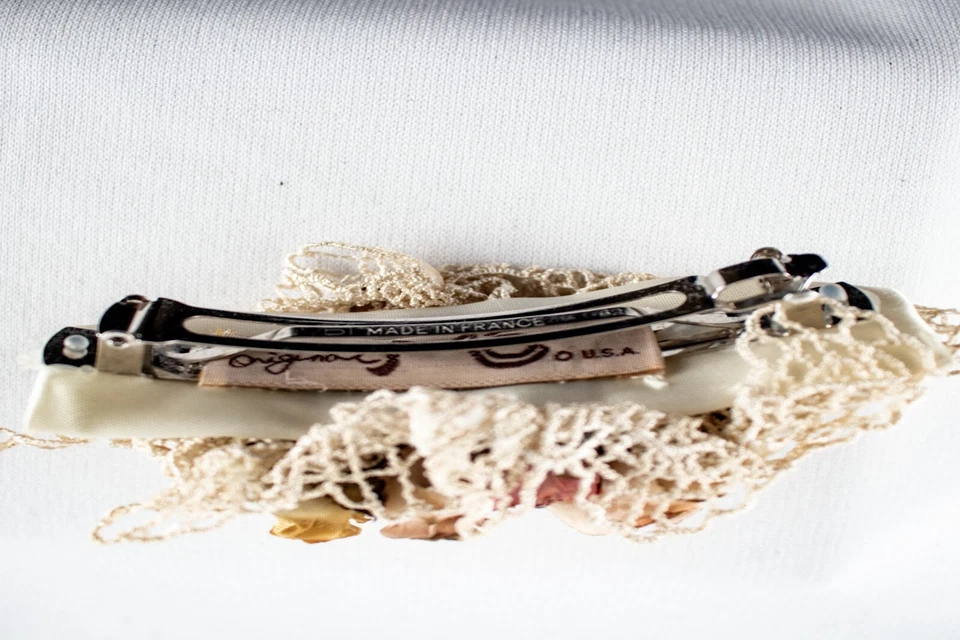 Clip de pelo floral vintage de encaje de mezcla de seda francesa MO' de los años 50 para mujer Foto 2 de 4