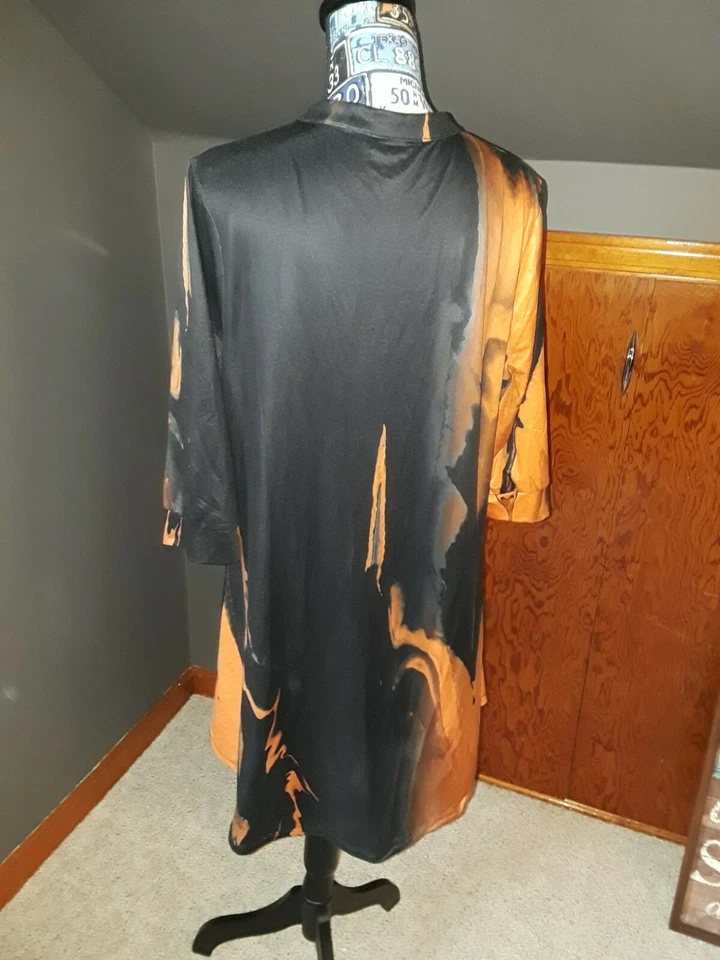 Женская эластичная туника Azalea от Firmiana большой размер черная/оранжевая с V-образным вырезом топ 1X - Изображение 3 из 4