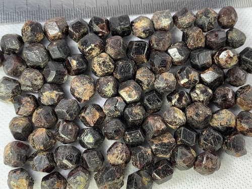750 Carats Terminated Almandine Garnet Crystals Lot. - Picture 2 of 6