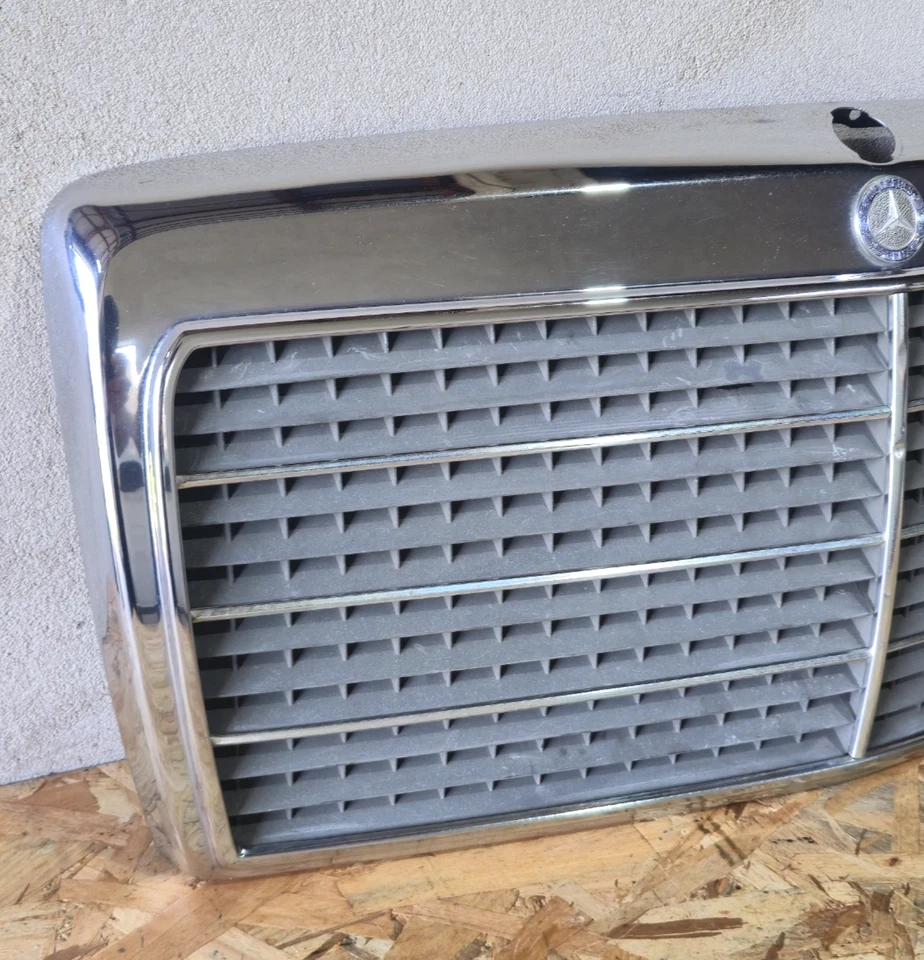 Mercedes W124 E CE TE Calandre  Masque de radiateur 1248820223 - Photo 2/4