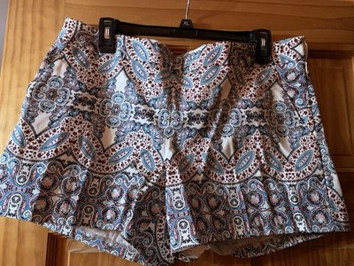 Women s Express NWT Paisley 4 1/2 Inseam Side Zip Shorts Size 12