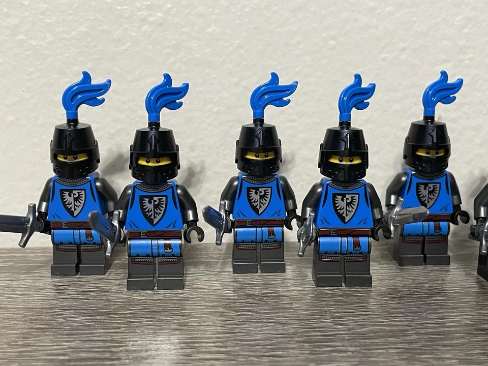 10 Lego Black Falcon Knight Minifigures - Image 3 of 4