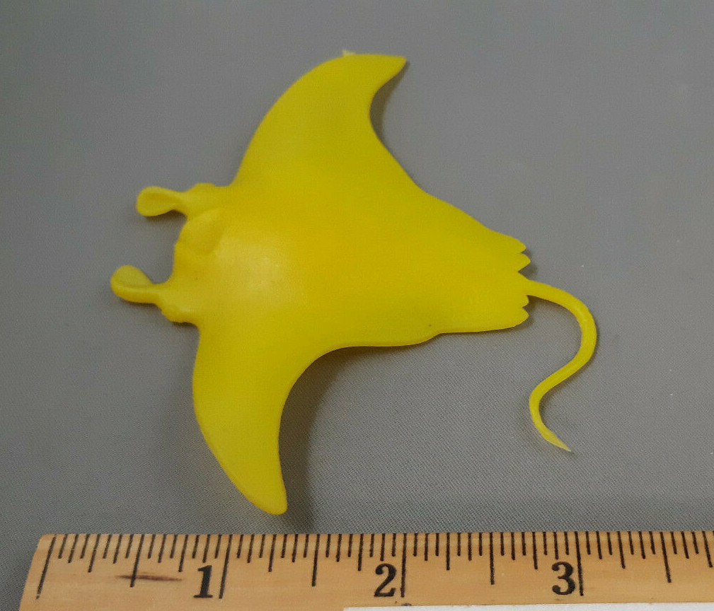 1 Waxy Yellow Manta Ray MPC Sea Creature Monster Vintage 1960s Plastic
