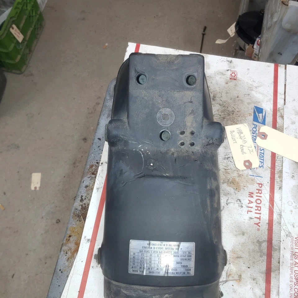 Guardabarros trasero Suzuki GS550E 1980 Foto 2 de 4