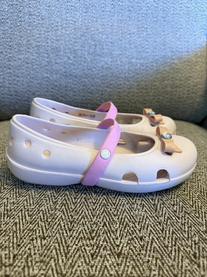 Crocs Keeley Rosa Lazo Dije Mary Jane Zapatos Planos Niñas Sin Cordones 13 Foto 3 de 4