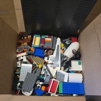 LEGO Large Flat Rate Box FULL Bulk 8 LBS Pounds of mixed bricks, plates etc