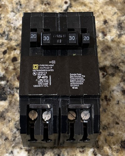 Square D HOMT2020230CP Double-Pole Quad Circuit Breaker 30A 120/240V NEW! - Picture 1 of 4