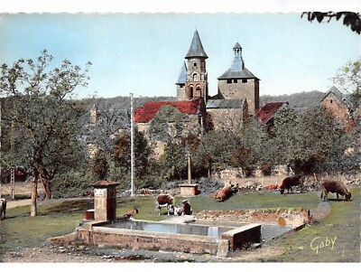 19.n° 204257. collonges la rouge. le lavoir et l'église.cpsm - 15 x 10.5 cm