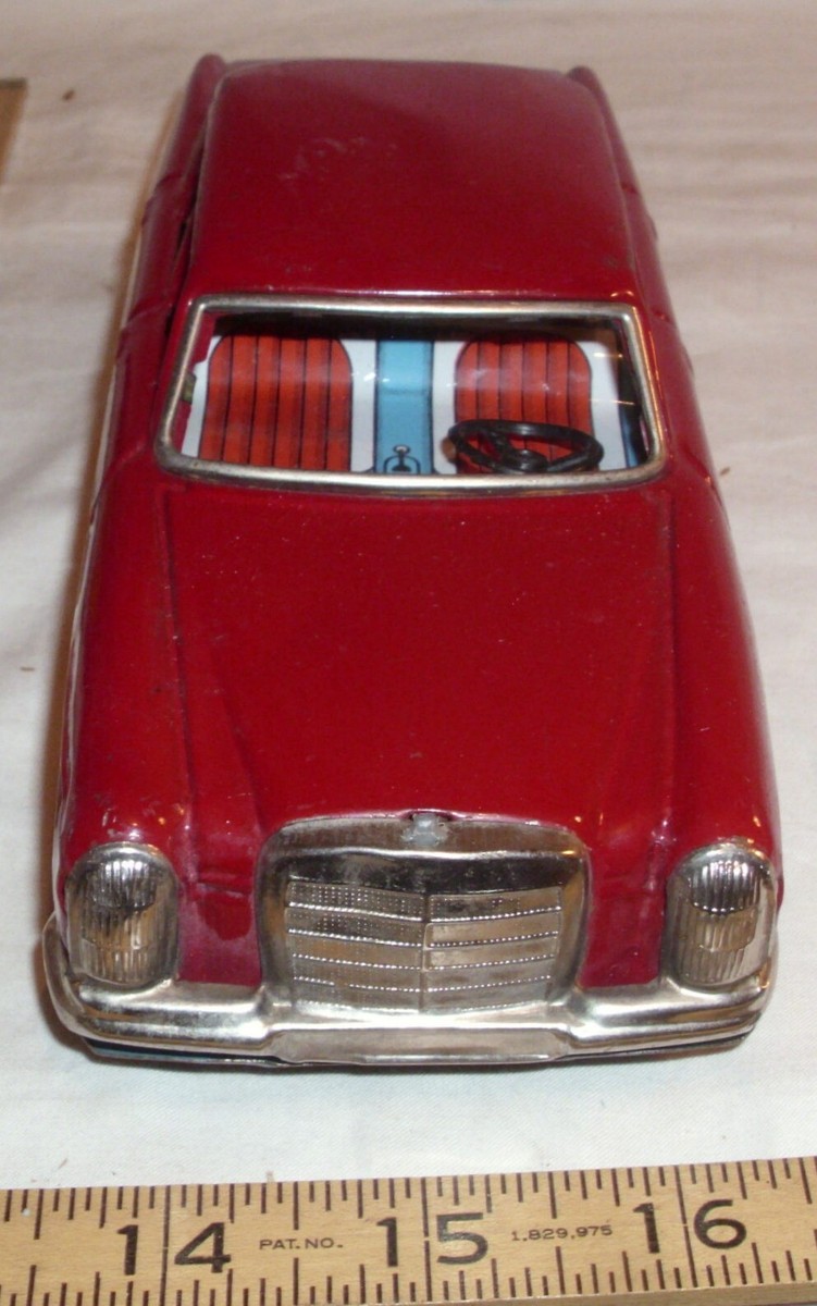 BANDAI MERCEDES BENZ 250 SEDAN CAR TIN FRICTION TOY JAPAN IN RED