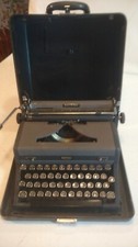 Vintage 1948 Royal Quiet De Luxe. With Case. Works (please read) thumbnail
