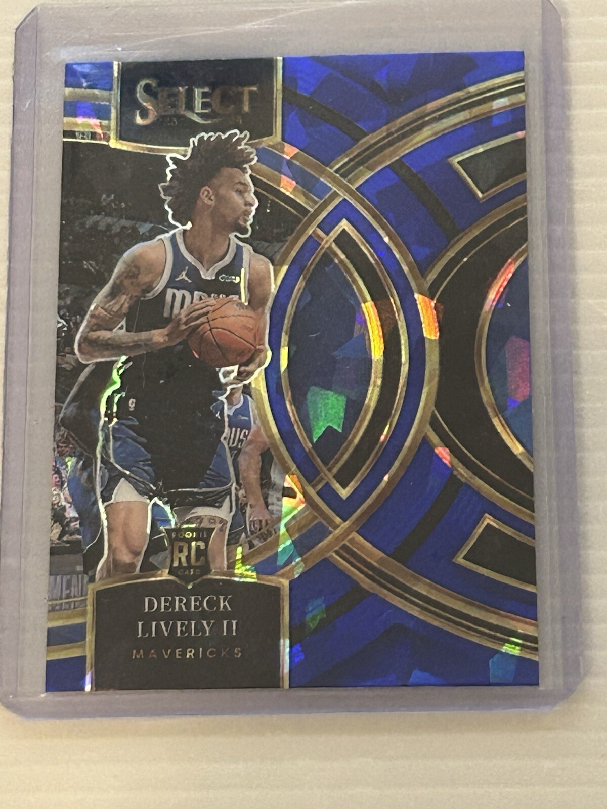 2023-24 Panini Select - Premier Level Blue Cracked Ice Prizm #111 Dereck Lively
