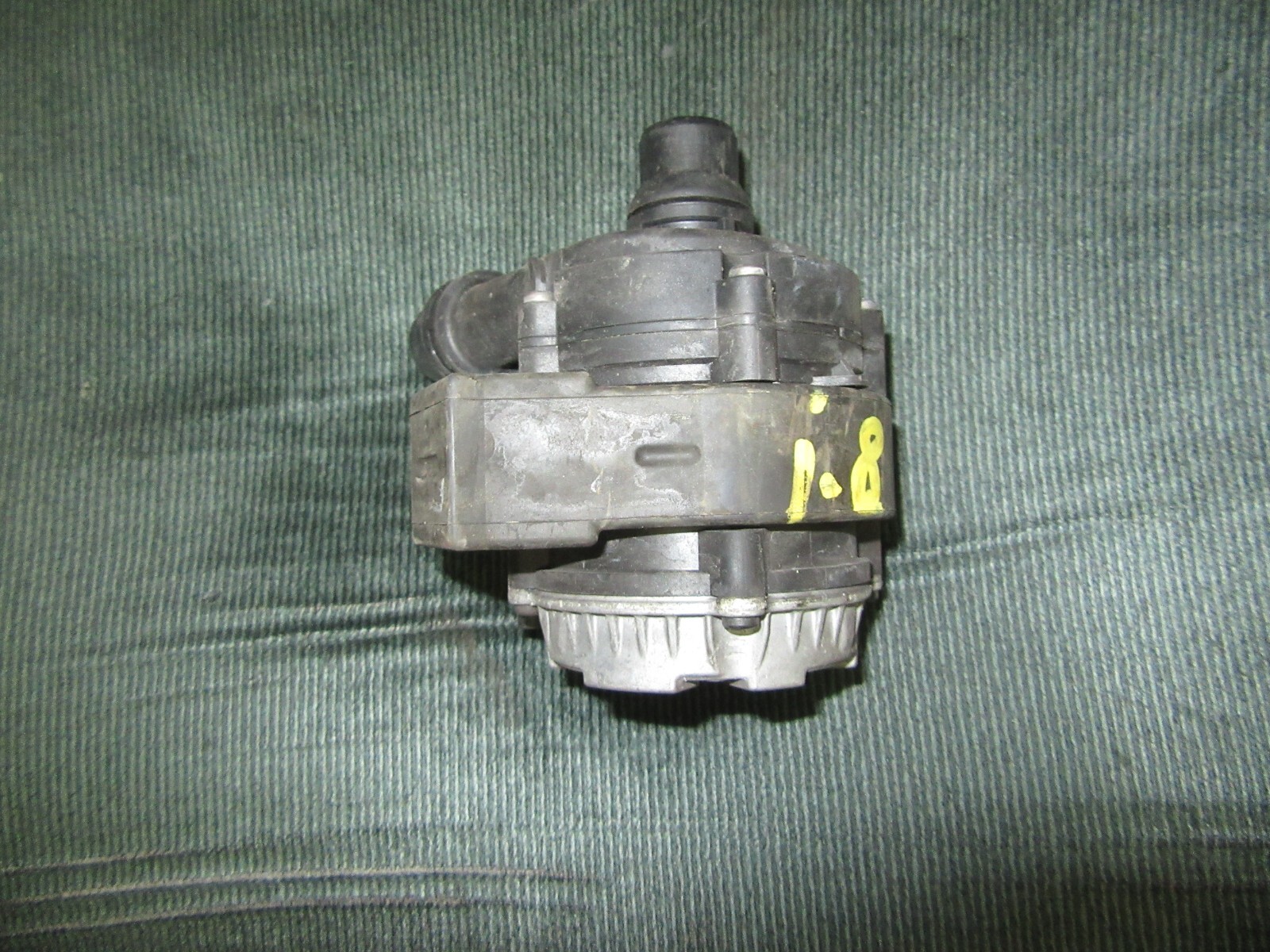 2015 BMW i8 Coupe OEM AUXILIARY ELECTRIC COOLANT PUMP 0392024051 11518600442