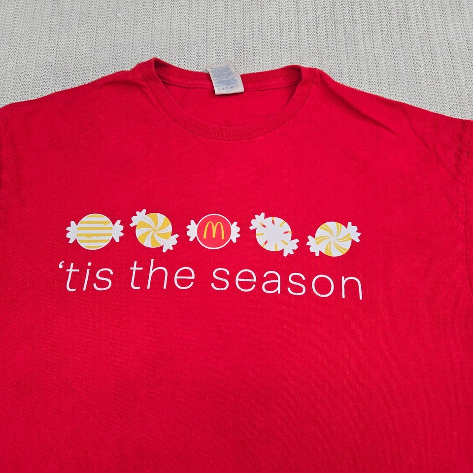 Camisa de Empleado McDonalds Para Hombres Grande Crew Gráfico Rojo Manga Corta Tis The Season Foto 3 de 4